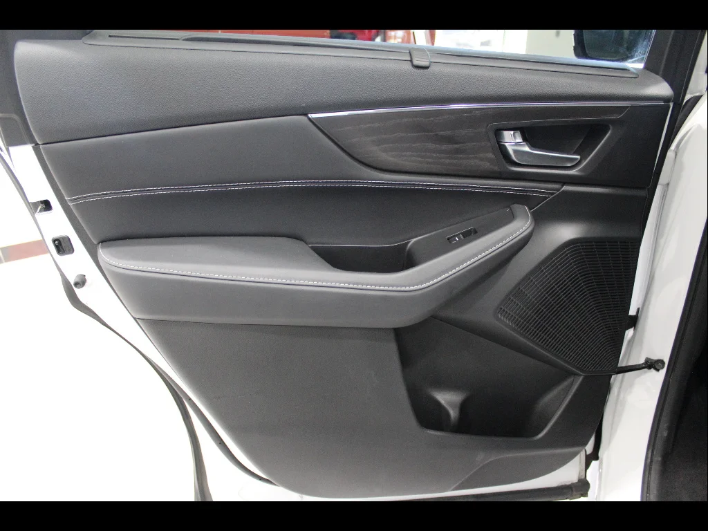 Used 2023 Platinum White Pearl Acura SH-AWD w/Advance image 18