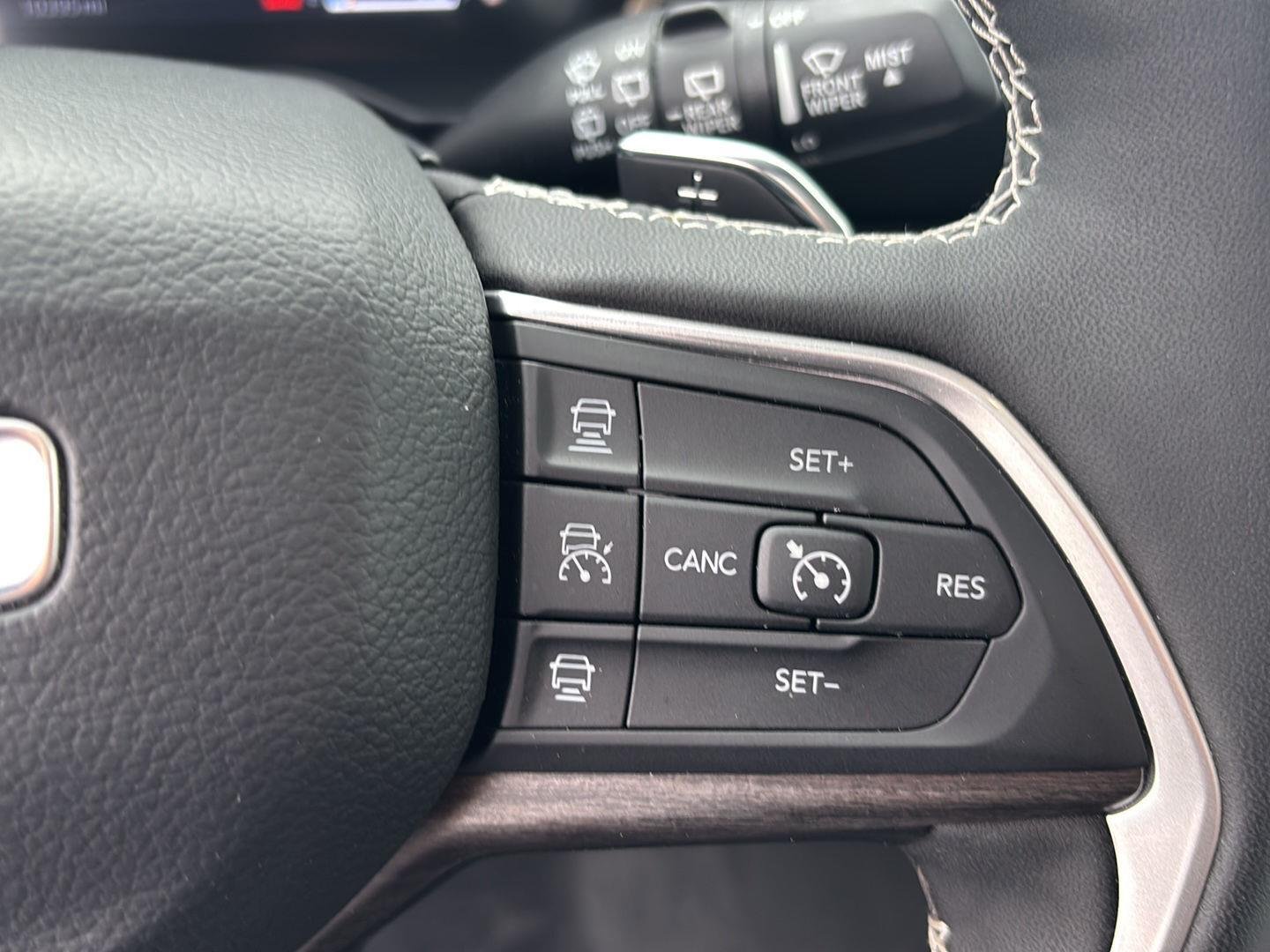 Used 2025 Silver Zynith Jeep Limited image 22