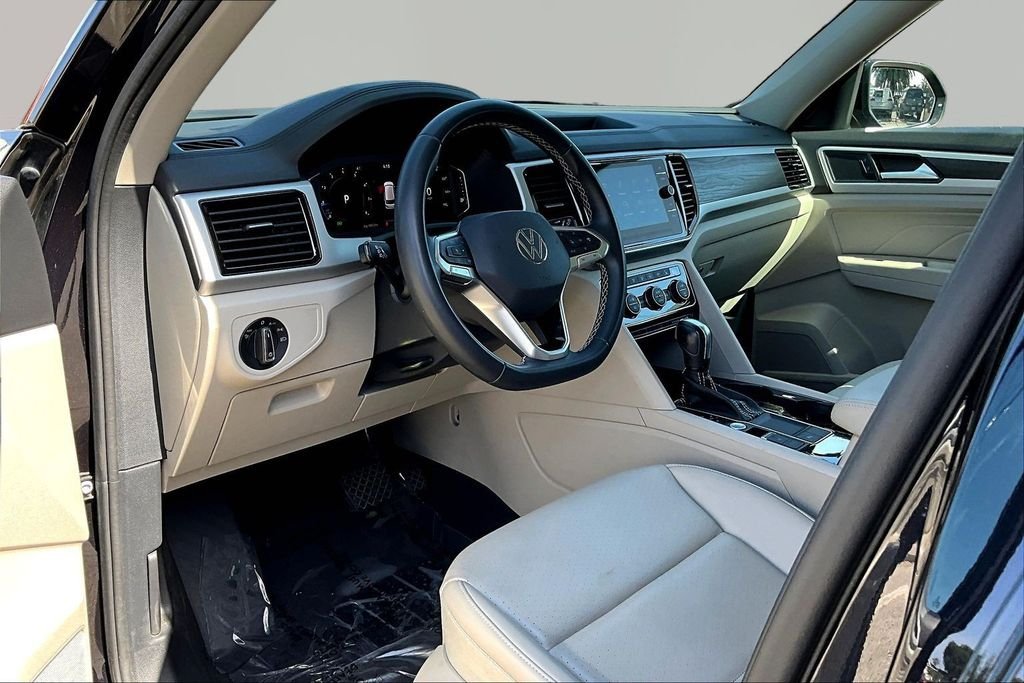 Used 2022 Gray Volkswagen 3.6L V6 SE w/Technology image 18