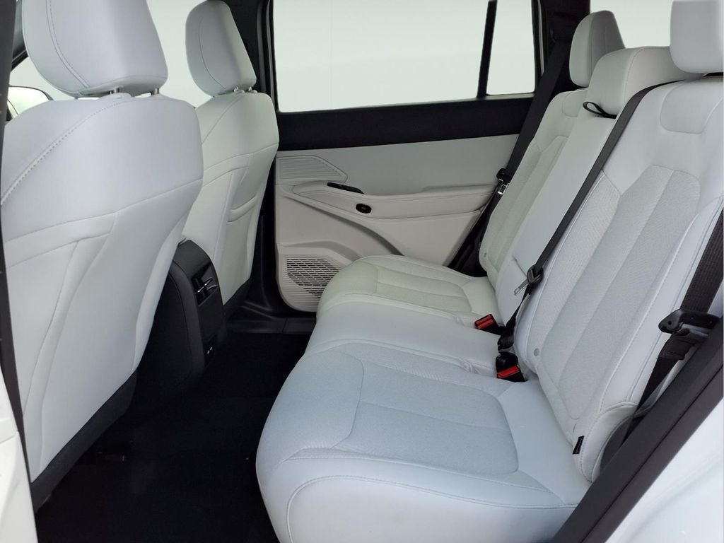 New 2026 Bright White Clear-Coat Exterior Paint Jeep Laredo image 9
