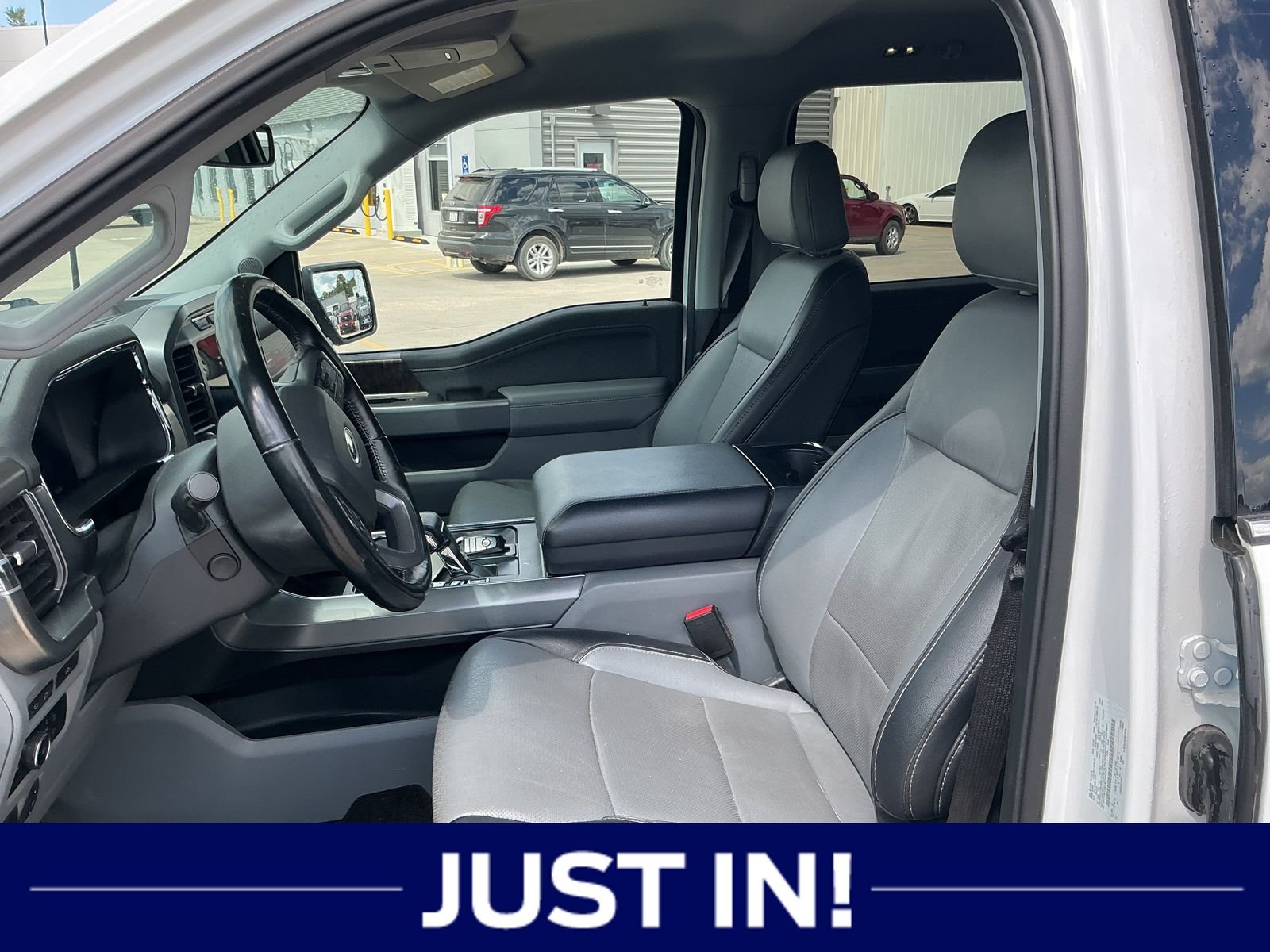 Used 2022 White Ford Lariat image 5