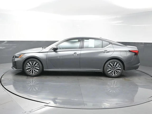 Used 2024 Gray Nissan 2.5 SV image 4