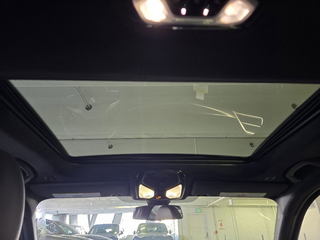 2025 BMW 3 Series 330i - Photo 10