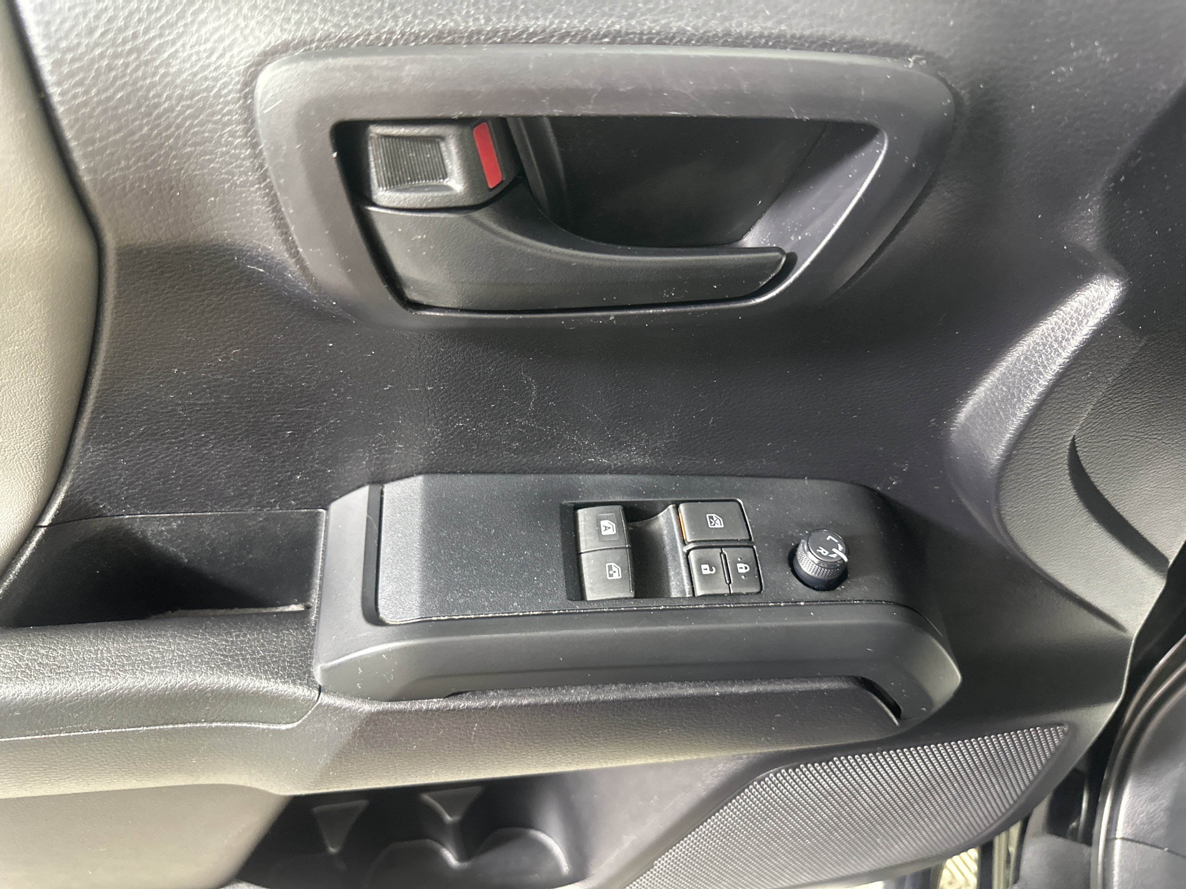 2020 Toyota Tacoma SR - Photo 11