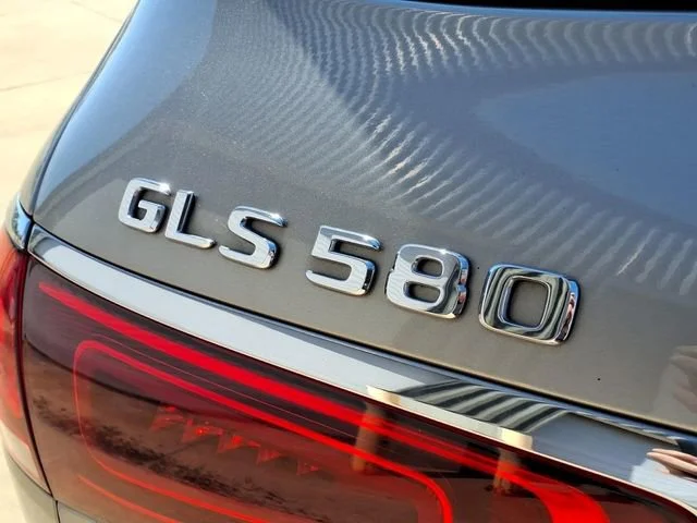 Used 2022 Silver Mercedes-Benz 4MATIC® image 29