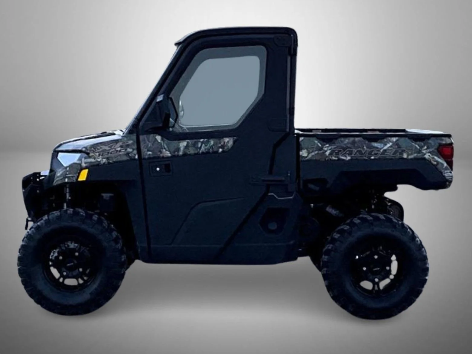Used 2025 Green Polaris  image 8
