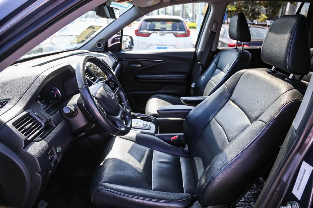 Used 2019 Modern Steel Metallic Honda Touring image 18