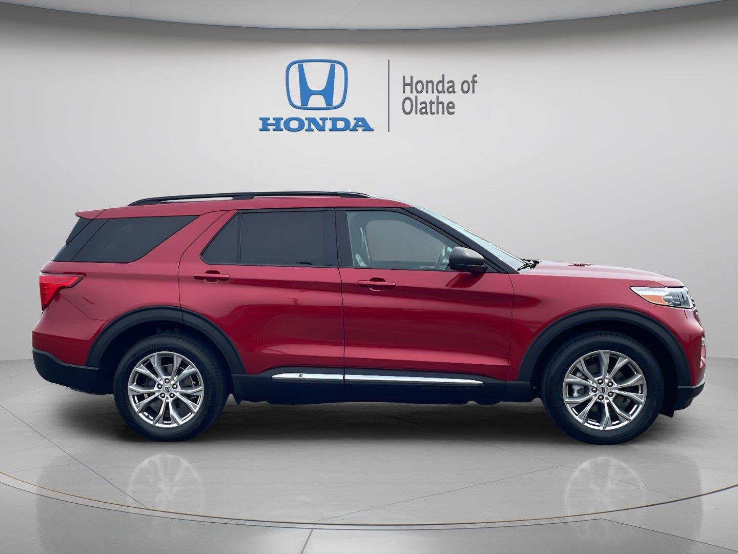 Used 2021 Rapid Red Metallic Tinted Clearcoat Ford XLT image 2