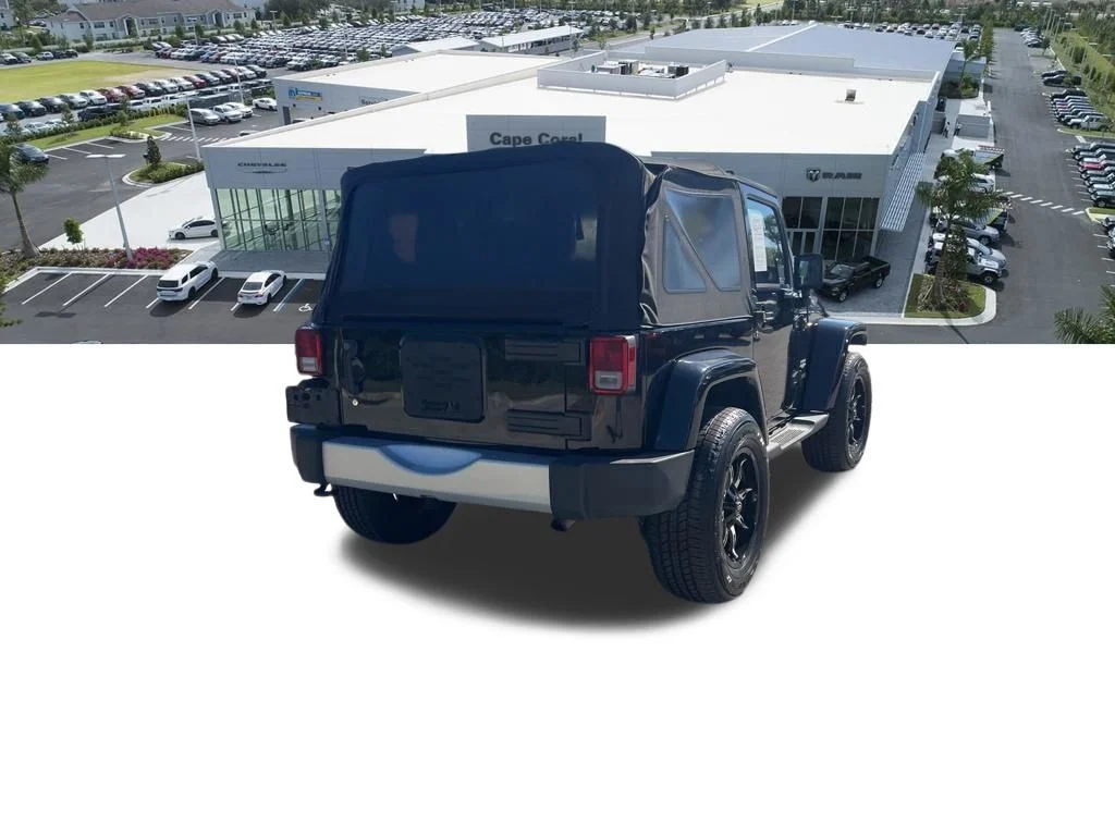 Used 2015 Black Jeep Sahara image 9