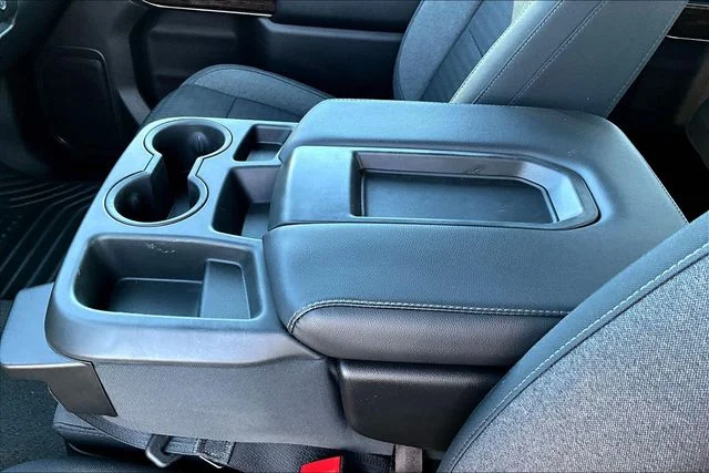 Used 2020 Black GMC SLE image 18