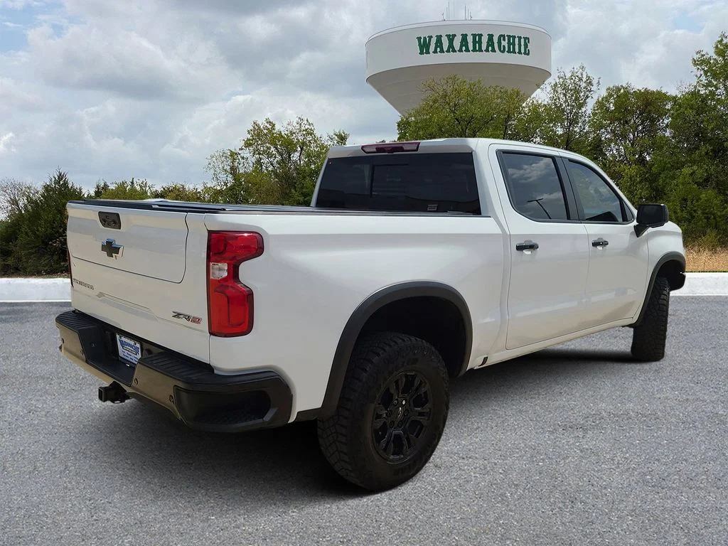 Used 2025 White Chevrolet ZR2 image 5