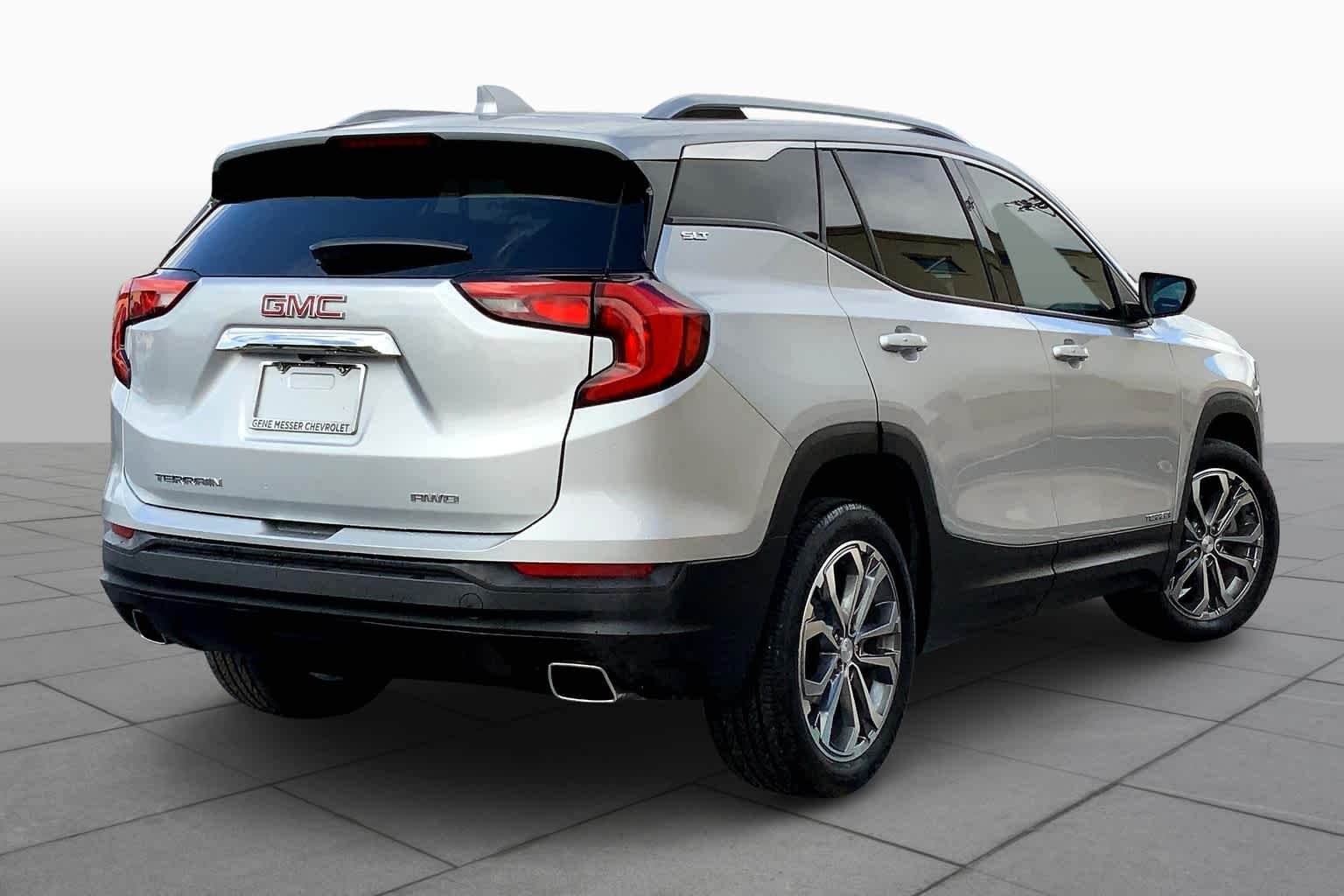 Used 2018 Quicksilver Metallic GMC SLT image 12