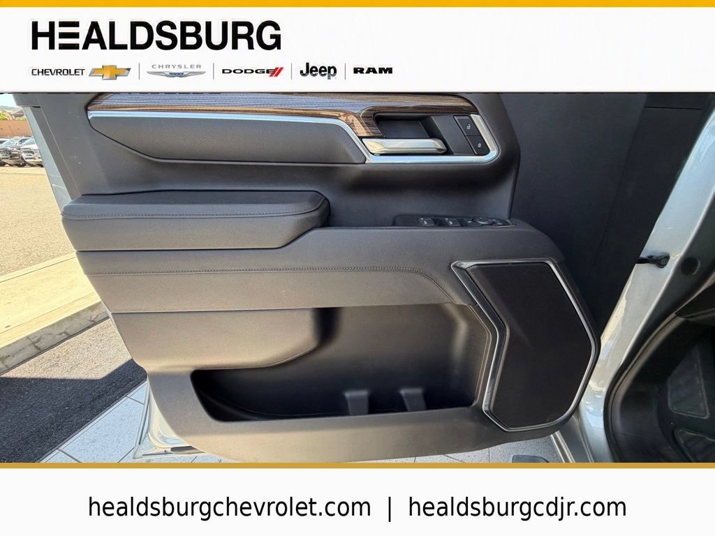 Used 2025 Sterling Gray Metallic Chevrolet LT image 10