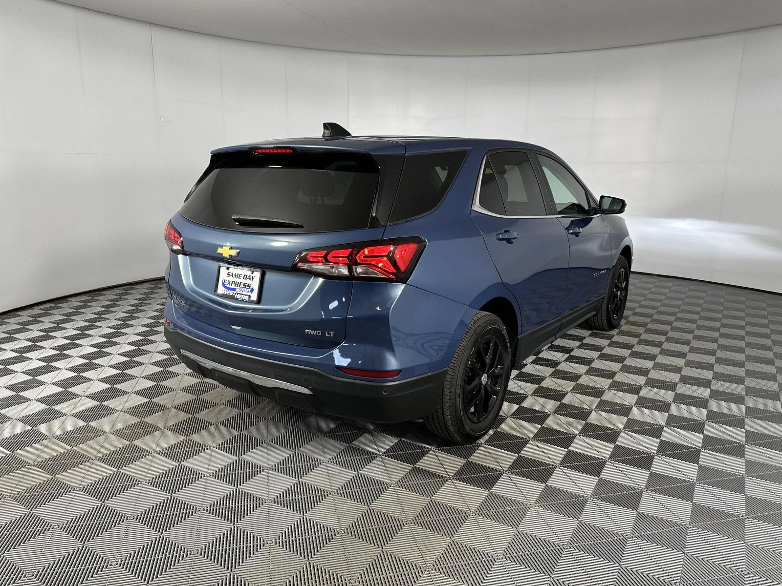 Used 2024 Lakeshore Blue Metallic Chevrolet LT image 24