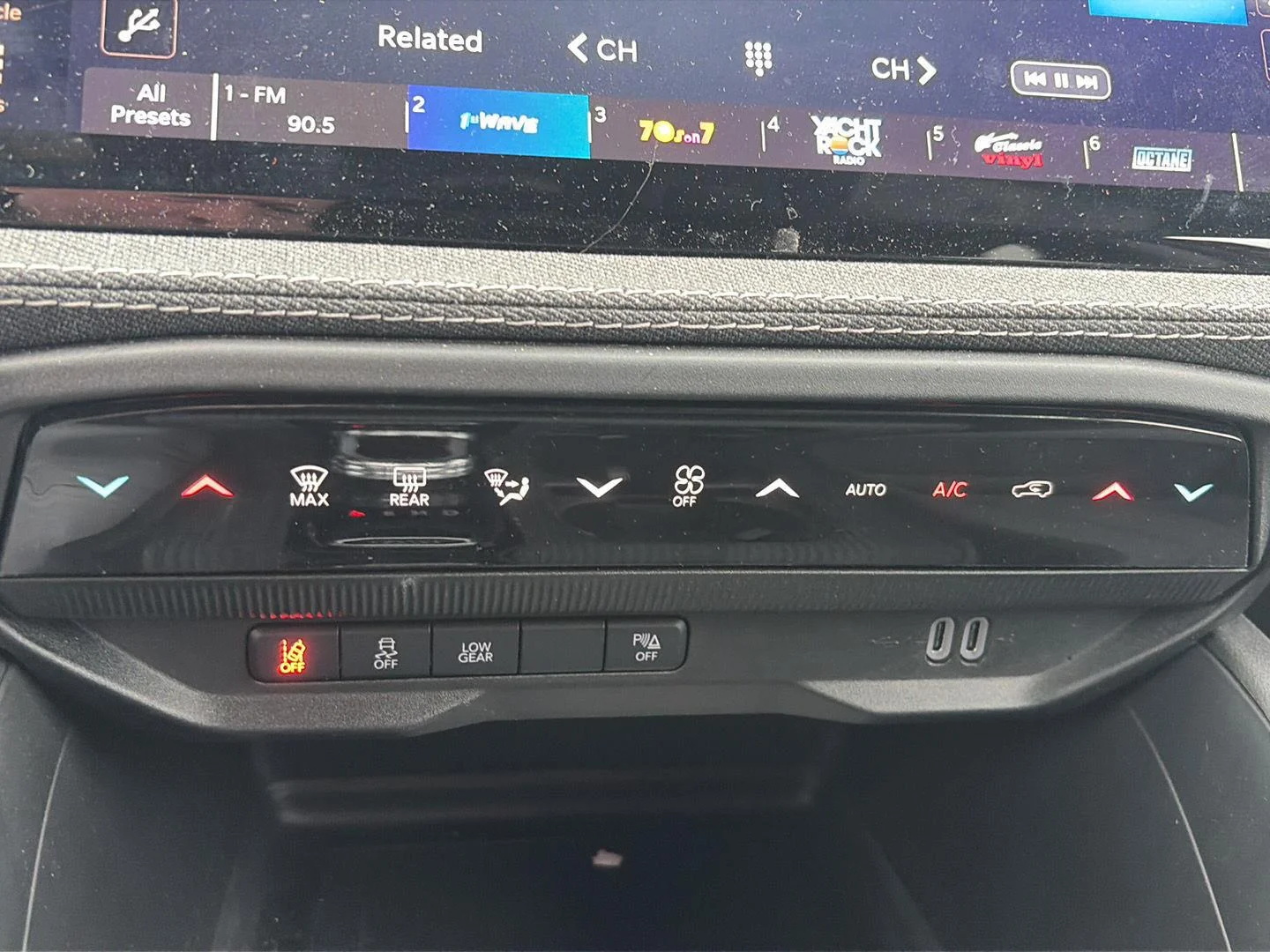 Used 2026 Red Hot Pearlcoat Jeep Laredo image 13