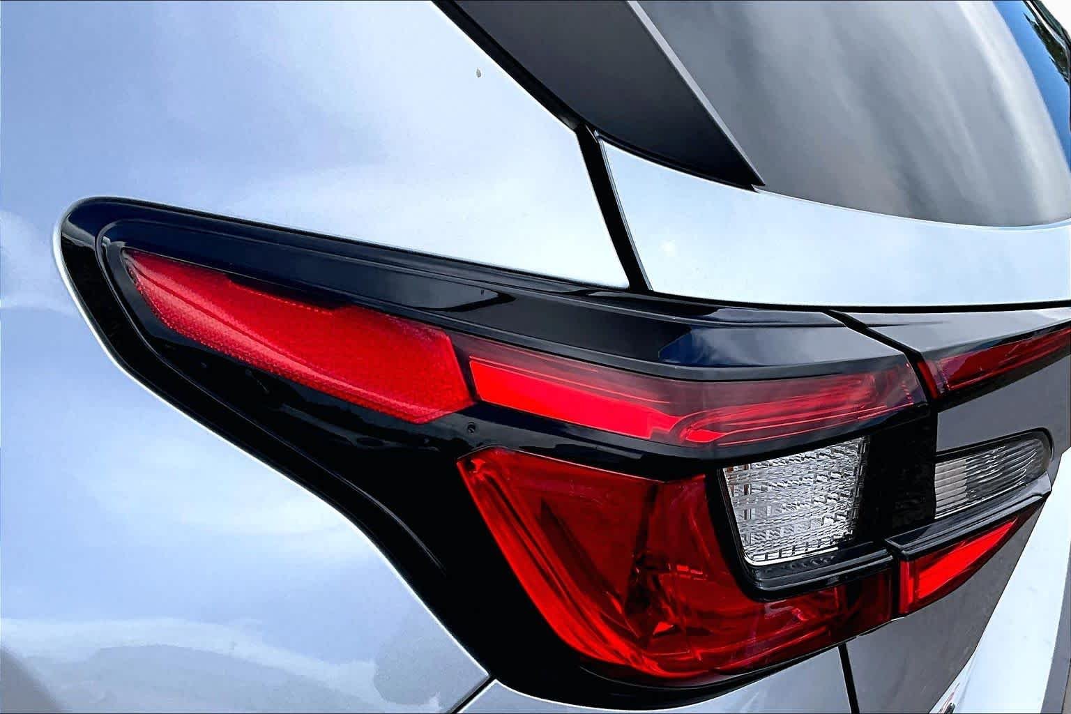 Used 2025 Ice Silver Metallic Subaru Wilderness image 26