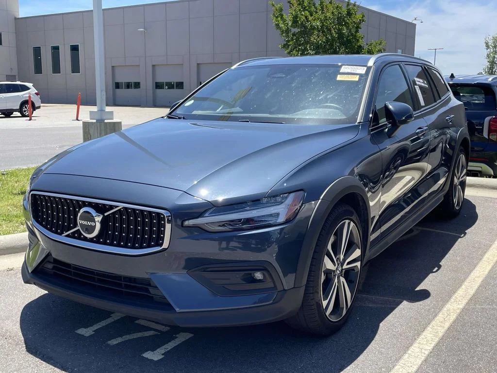 Used 2025 denim blue Volvo Plus image 2