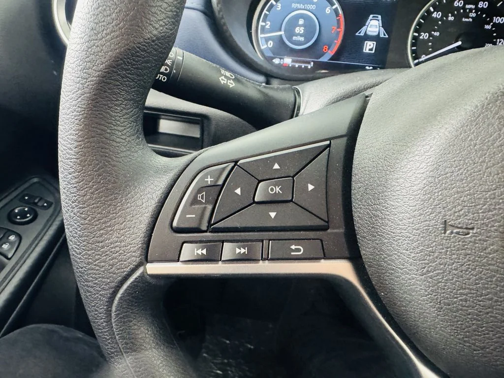 Used 2025 Silver Nissan 1.6 SV image 10