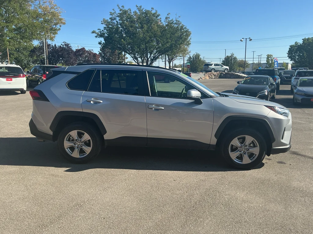 Used 2025 SILVER SKY METALLIC Toyota XLE image 5