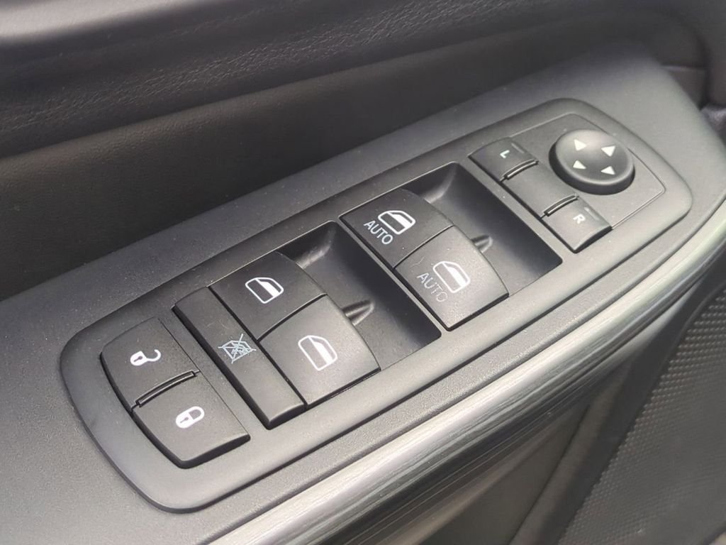 Used 2016 White Jeep Trailhawk image 12