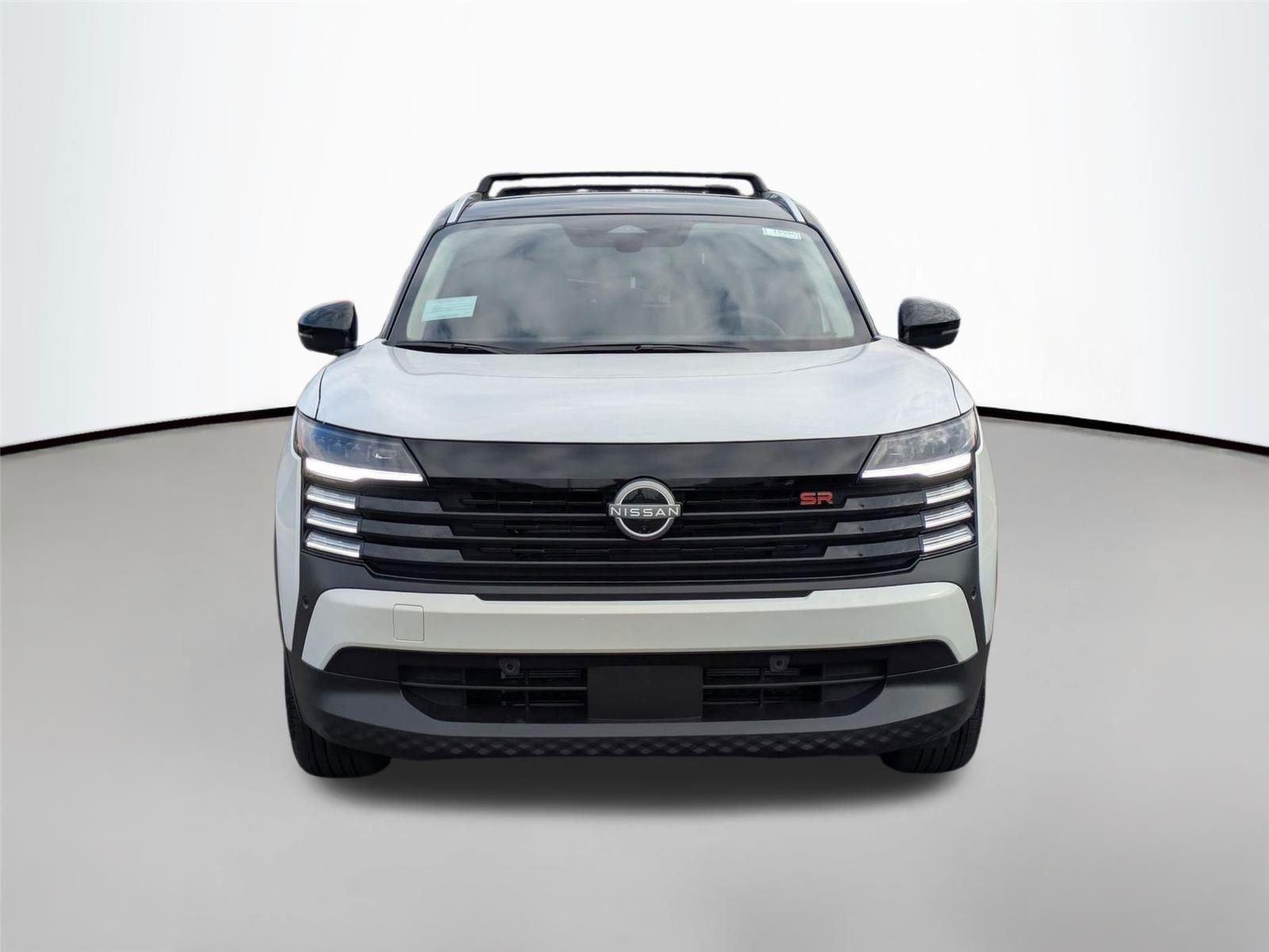 New 2026 Aspen White TriCoat / Super Black Two-tone Nissan SR image 3