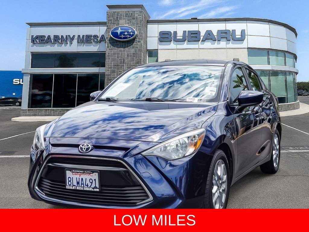 Used 2018 Black Toyota Base image 3