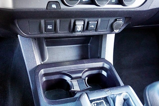 Used 2022 Silver Toyota SR5 image 29