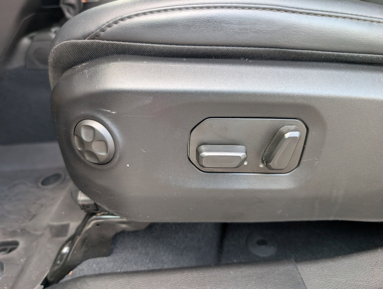 Used 2024 Crystal Metallic Jeep Rubicon image 15