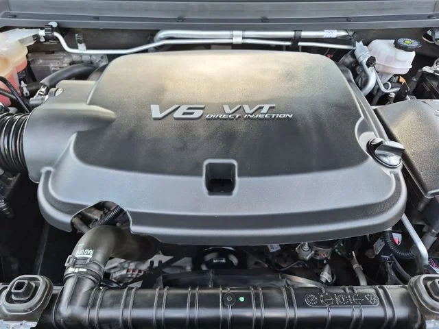 Used 2022 Black Chevrolet Z71 image 37