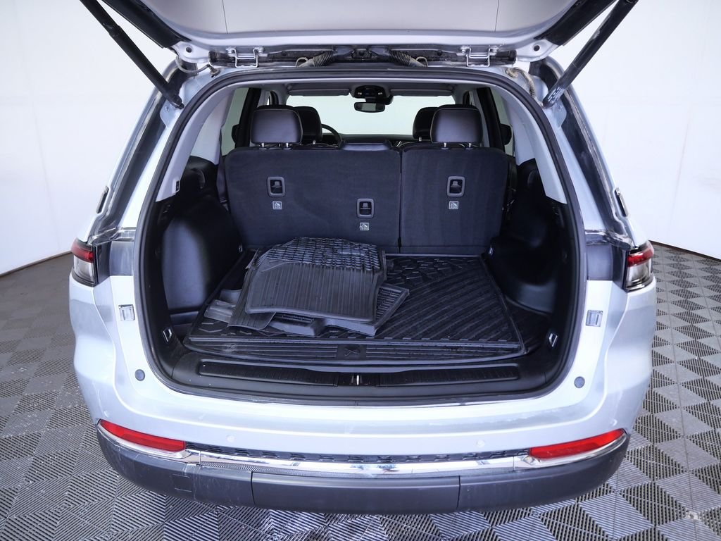 Used 2023 Silver Jeep Limited image 9