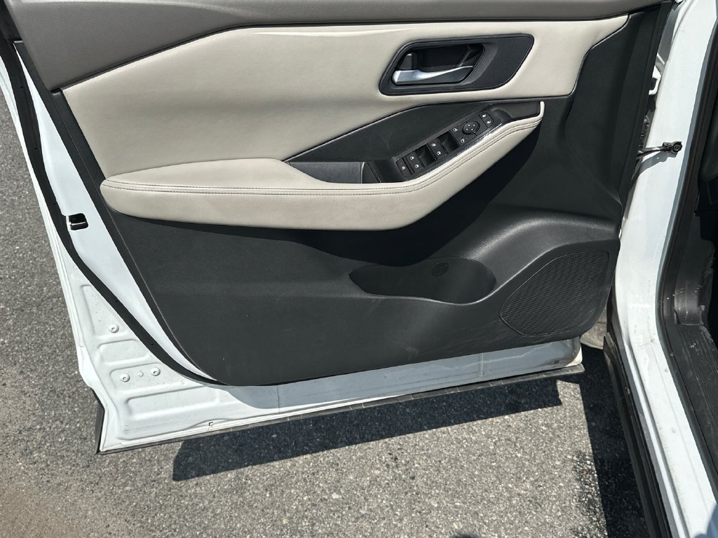 Used 2025 White Nissan SV image 10
