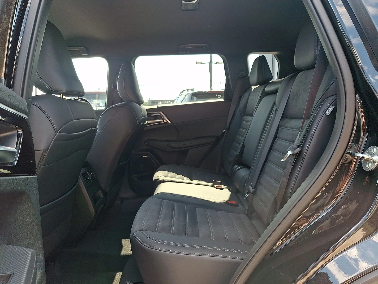 New 2026 Black Mitsubishi LE image 9