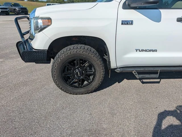 Used 2021 White Toyota SR5 image 27