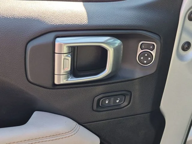 Used 2022 Silver Jeep Unlimited Sahara High Altitude image 13