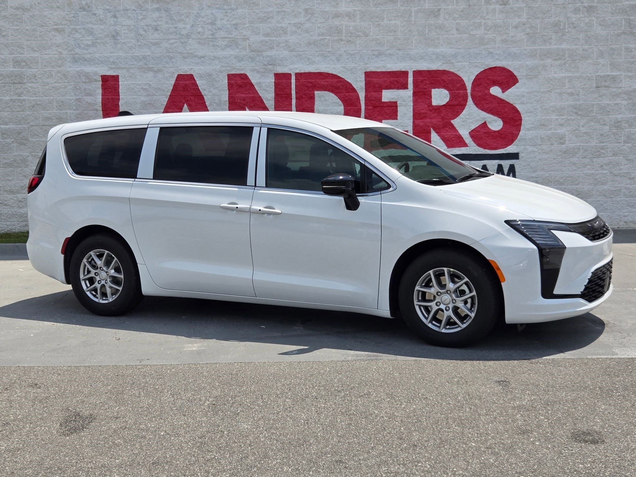 2027 Chrysler Pacifica Select's photo