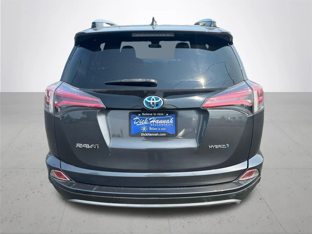 Used 2018 Gray Toyota SE image 8