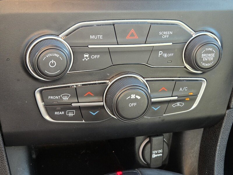 Used 2023 Black Dodge SXT image 29