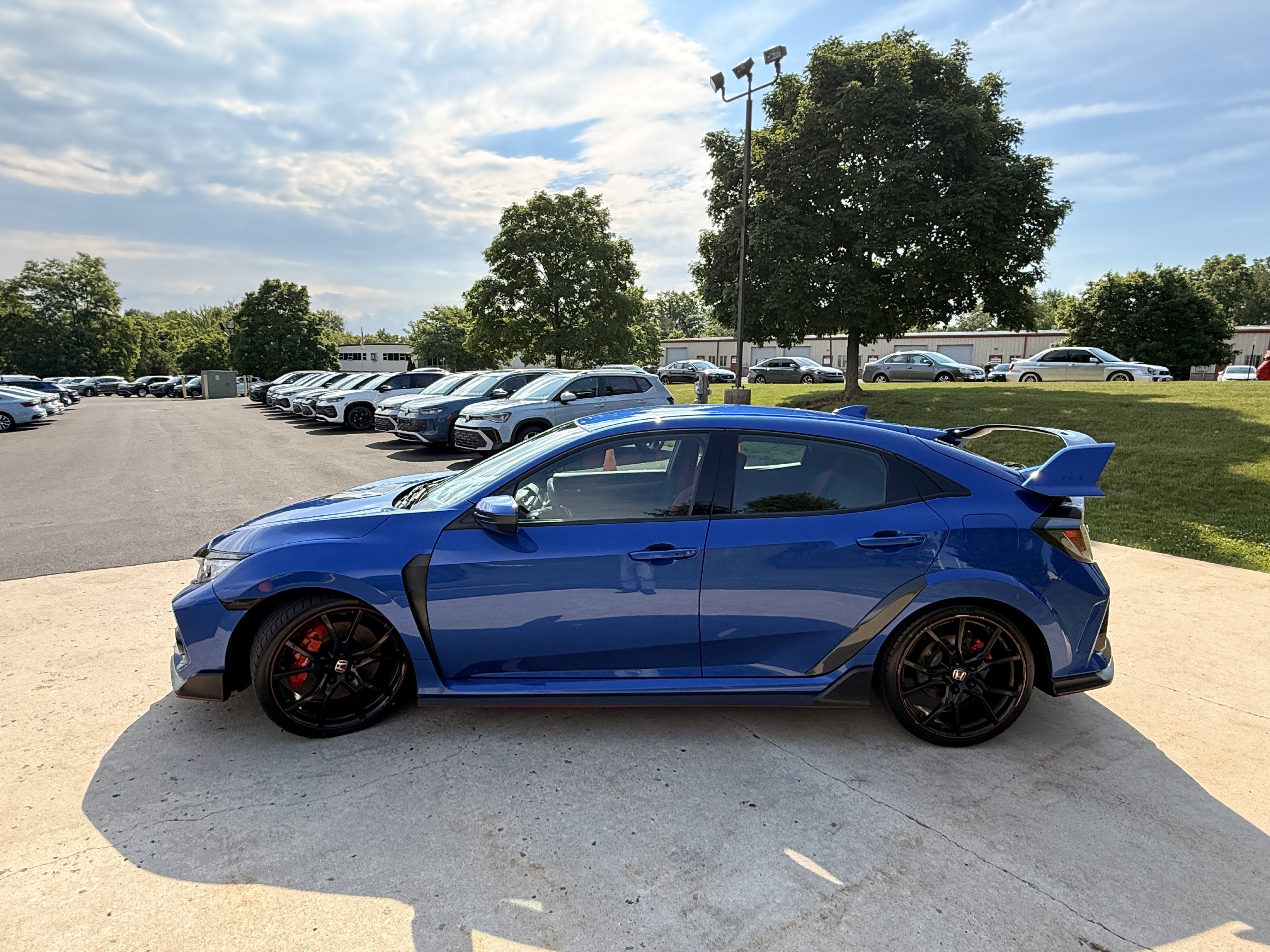 Used 2018 Blue Honda Touring image 9
