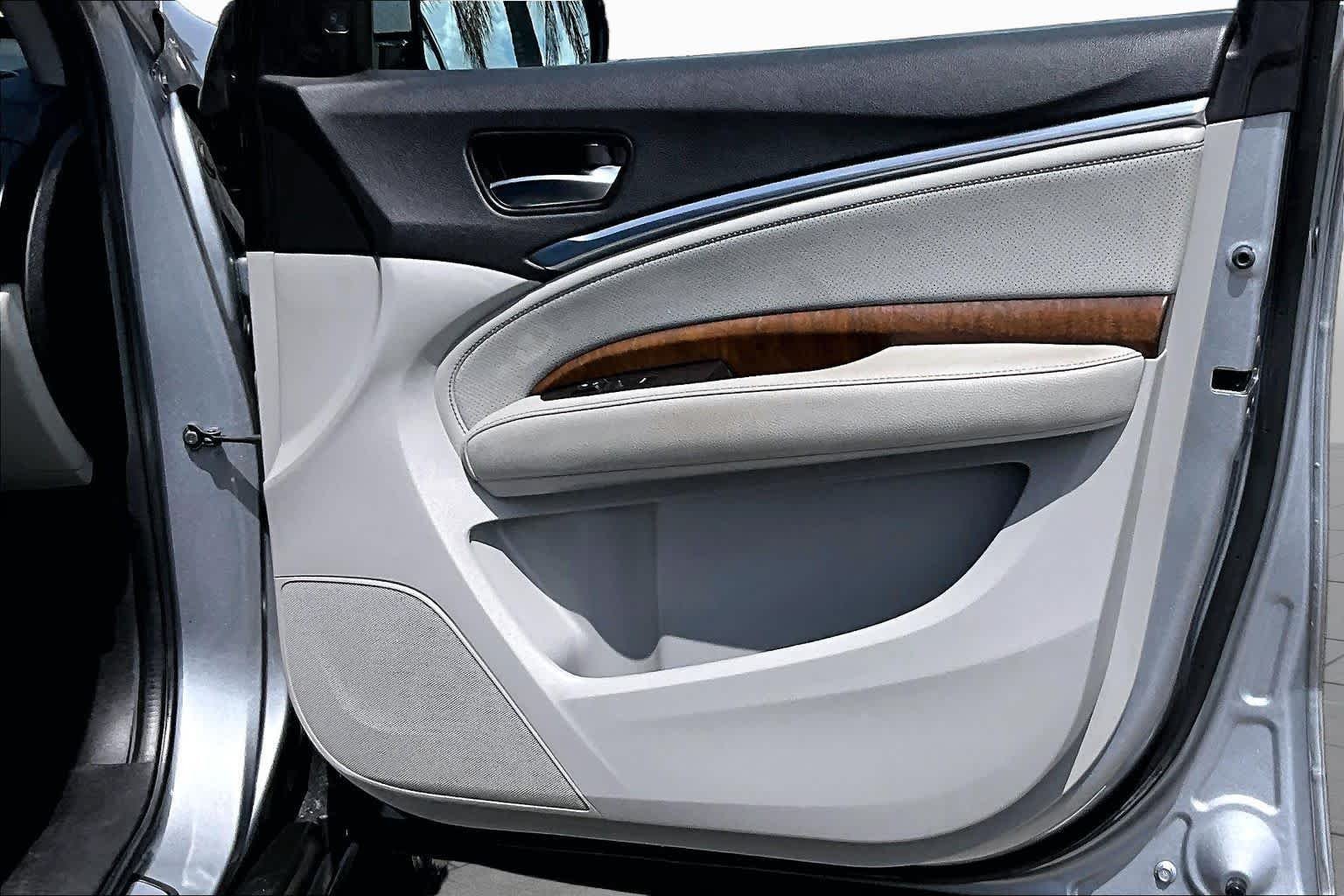 Used 2020 Lunar Silver Metallic Acura w/Technology Pkg image 26