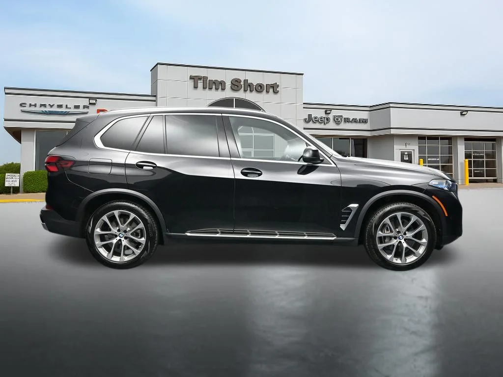 Used 2026 Black BMW sDrive40i image 6