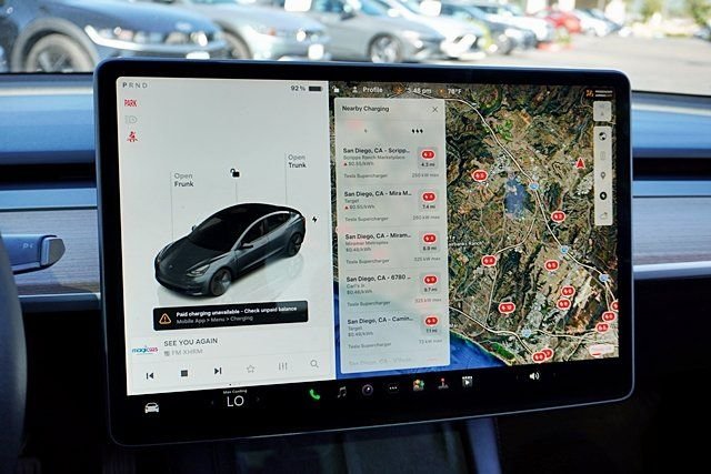 Used 2023  Tesla Base image 31