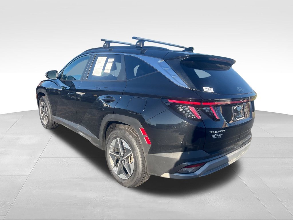 Used 2025 Black Hyundai SEL Convenience image 3