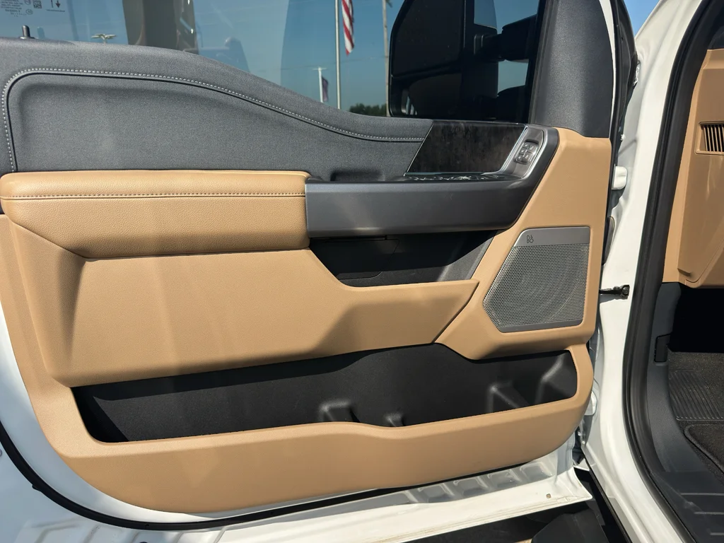 Used 2025 Star White Metallic Tri-Coat Ford LARIAT image 3