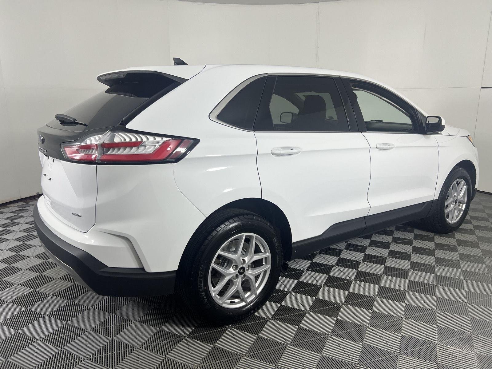 Used 2023 Oxford White Ford SEL image 10