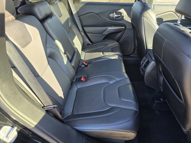 Used 2022 Diamond Black Crystal Pearlcoat Jeep Limited image 28