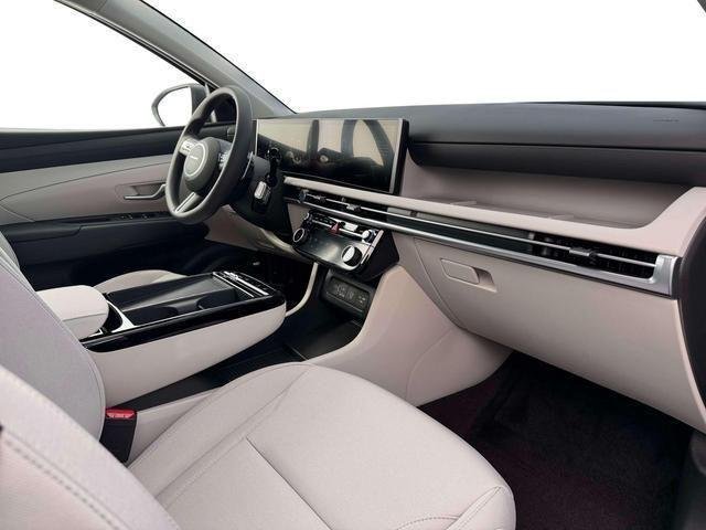 New 2026 Shimmering Silver Hyundai SEL AWD image 15