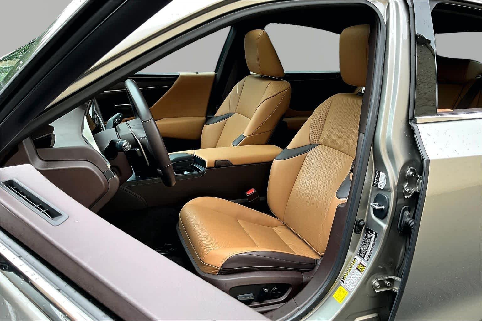 Used 2020 Atomic Silver Lexus  image 8