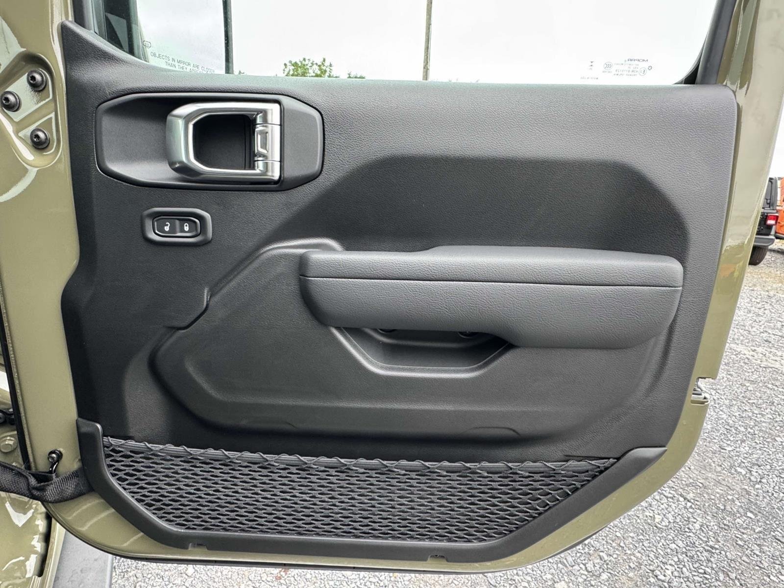 2025 Jeep Wrangler 4-Door Rubicon - Photo 13