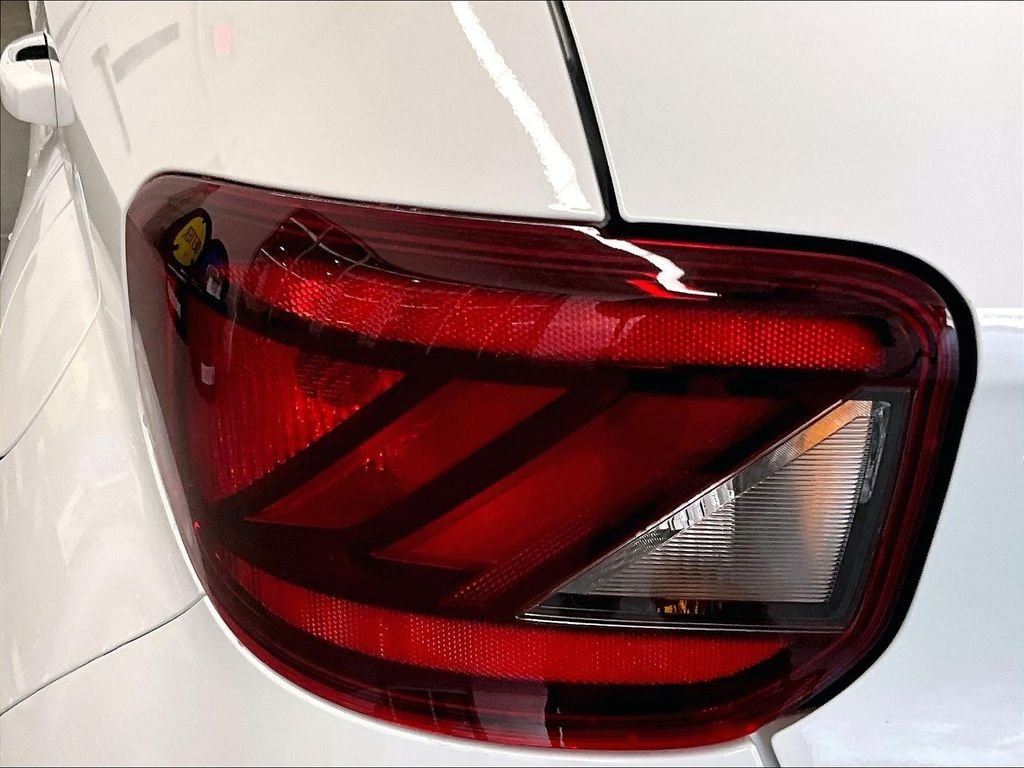 Used 2025 Lunar White Hyundai SE image 31