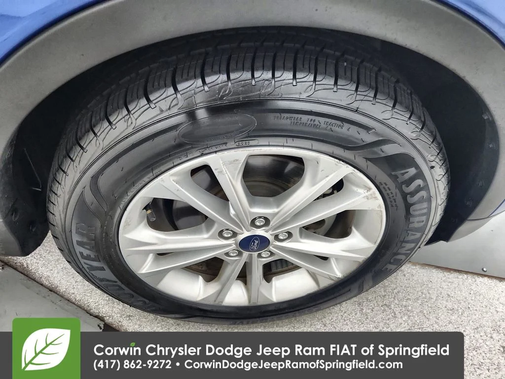 Used 2018 Blue Ford SE image 33
